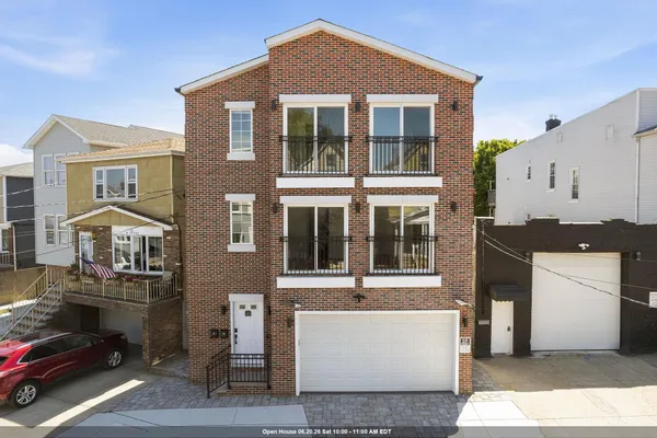$3,300 | 14 West 49th Street, Unit DUPLEX, Bayonne, NJ 07002