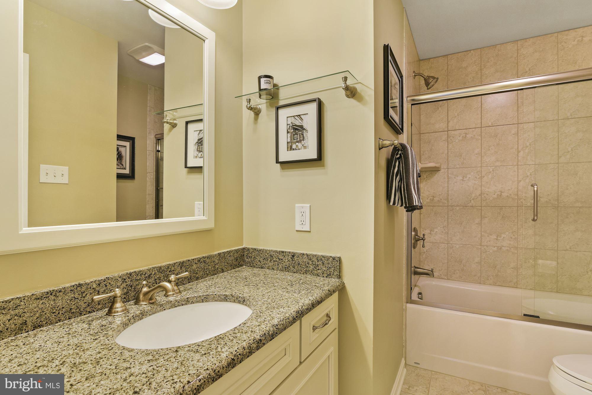 4960 Jalmia Road Mount Airy, MD 21771 - Photo 44 of 66 2nd Floor Hall Bath