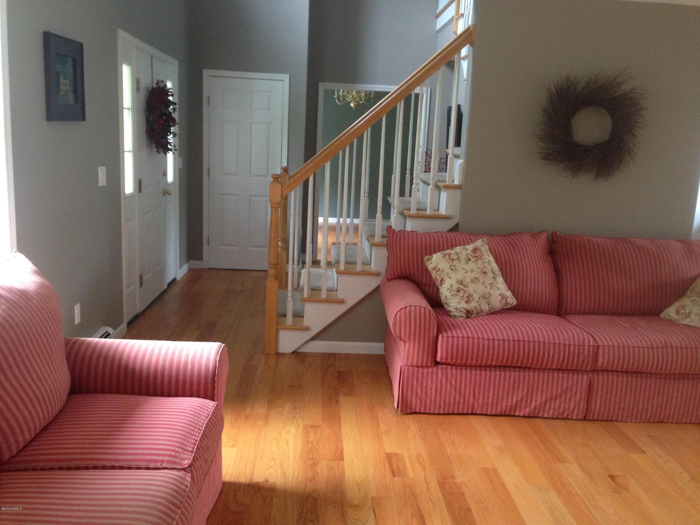 471 South Undermountain Road Sheffield, MA 01257 - Photo 4 of 17 4livingroom