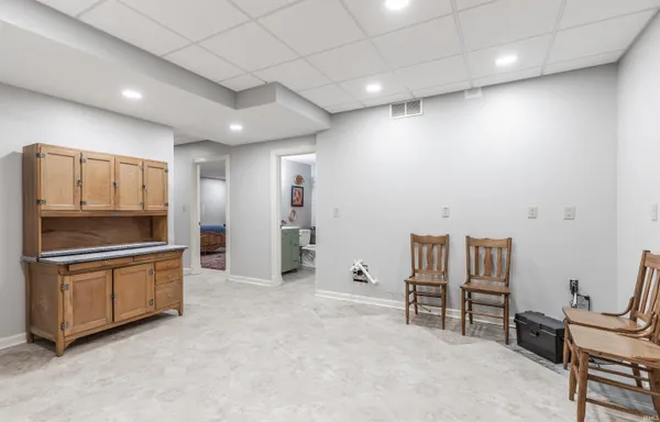 $750,000 | 10520 Wilmington Drive, Evansville, IN 47725