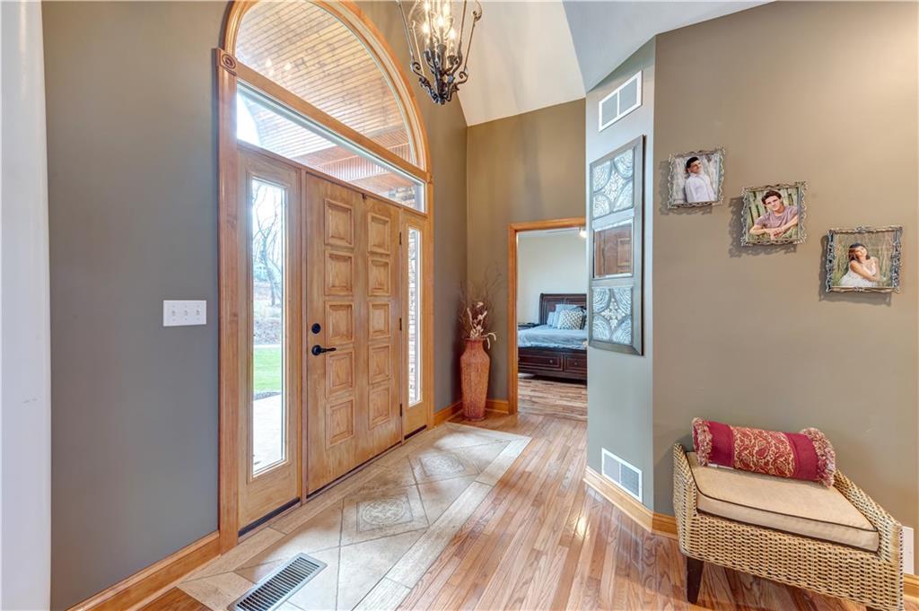 5624 Aiken Road McKees Rocks, PA 15136 - Photo 3 of 25