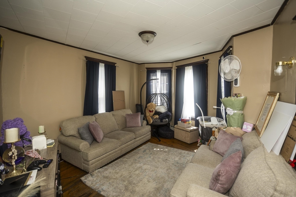 583 Chicopee Street Chicopee, MA 01013 - Photo 8 of 23