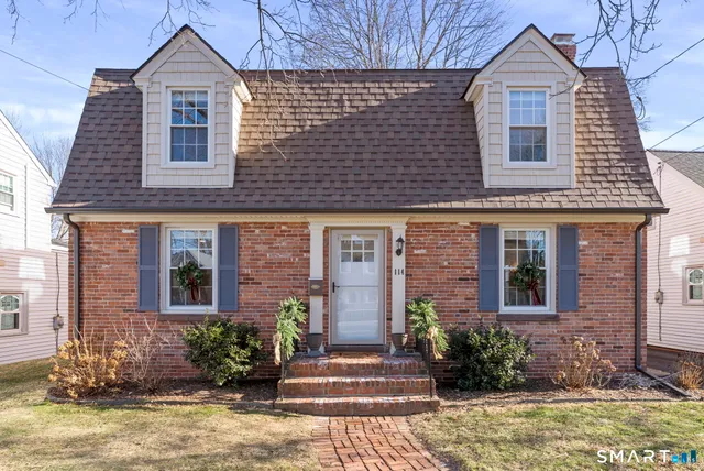 $585,000 | 114 Argyle Avenue, West Hartford, CT 06107