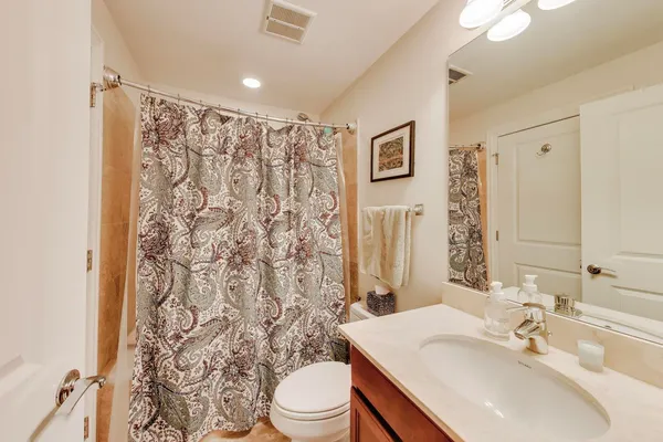 $464,900 | 1624 West Grace Street, Unit 3, Chicago, IL 60613
