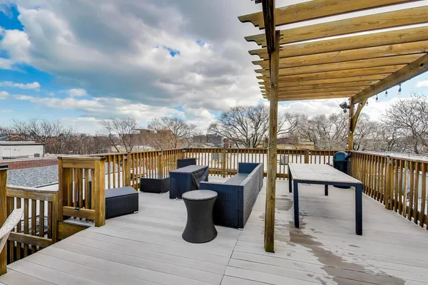 $464,900 | 1624 West Grace Street, Unit 3, Chicago, IL 60613