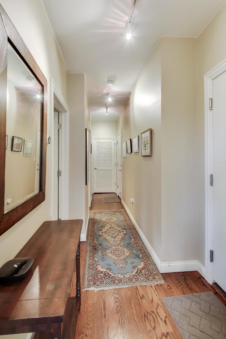 1624 West Grace Street, Unit 3 Chicago, IL 60613 - Photo 3 of 15