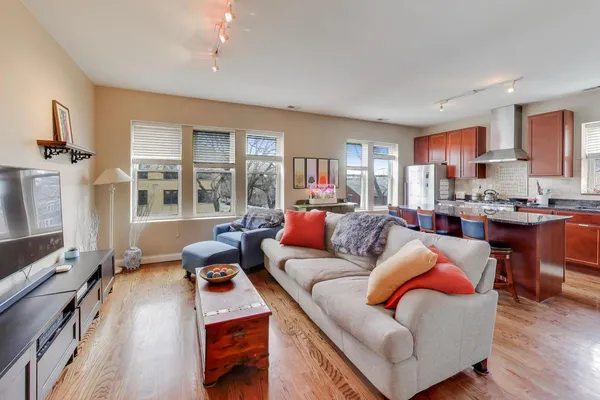 $464,900 | 1624 West Grace Street, Unit 3, Chicago, IL 60613