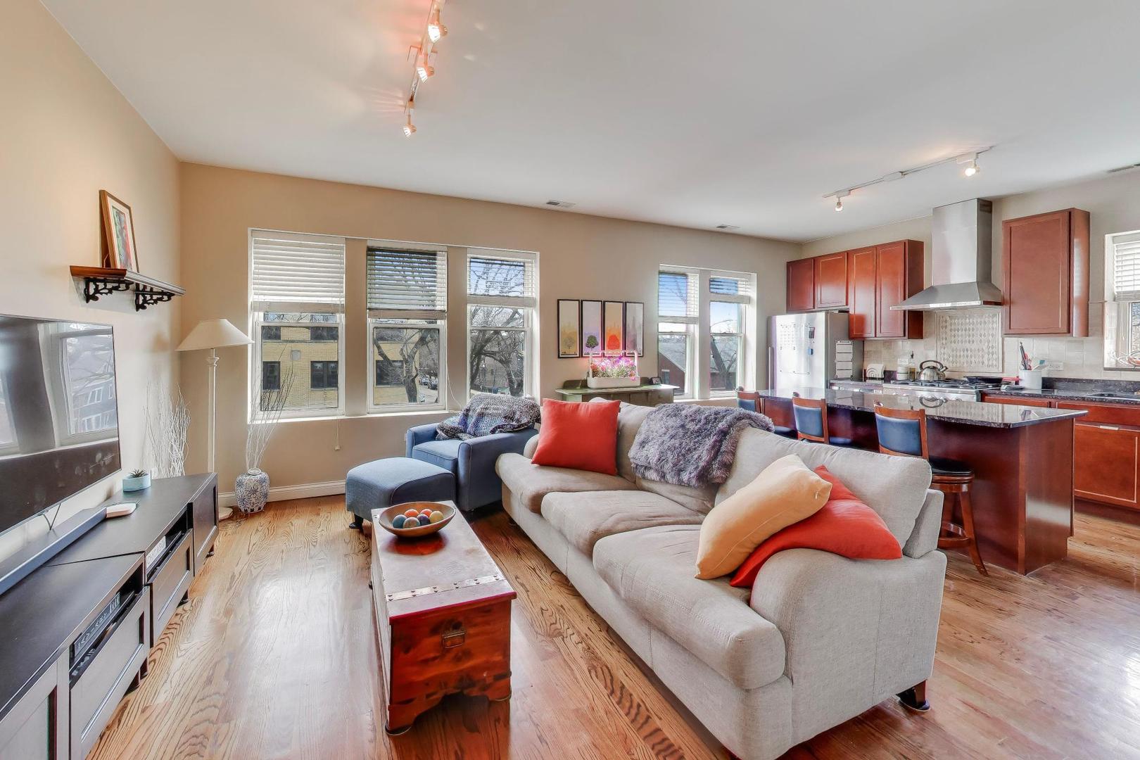 1624 West Grace Street, Unit 3 Chicago, IL 60613 - Photo 4 of 15