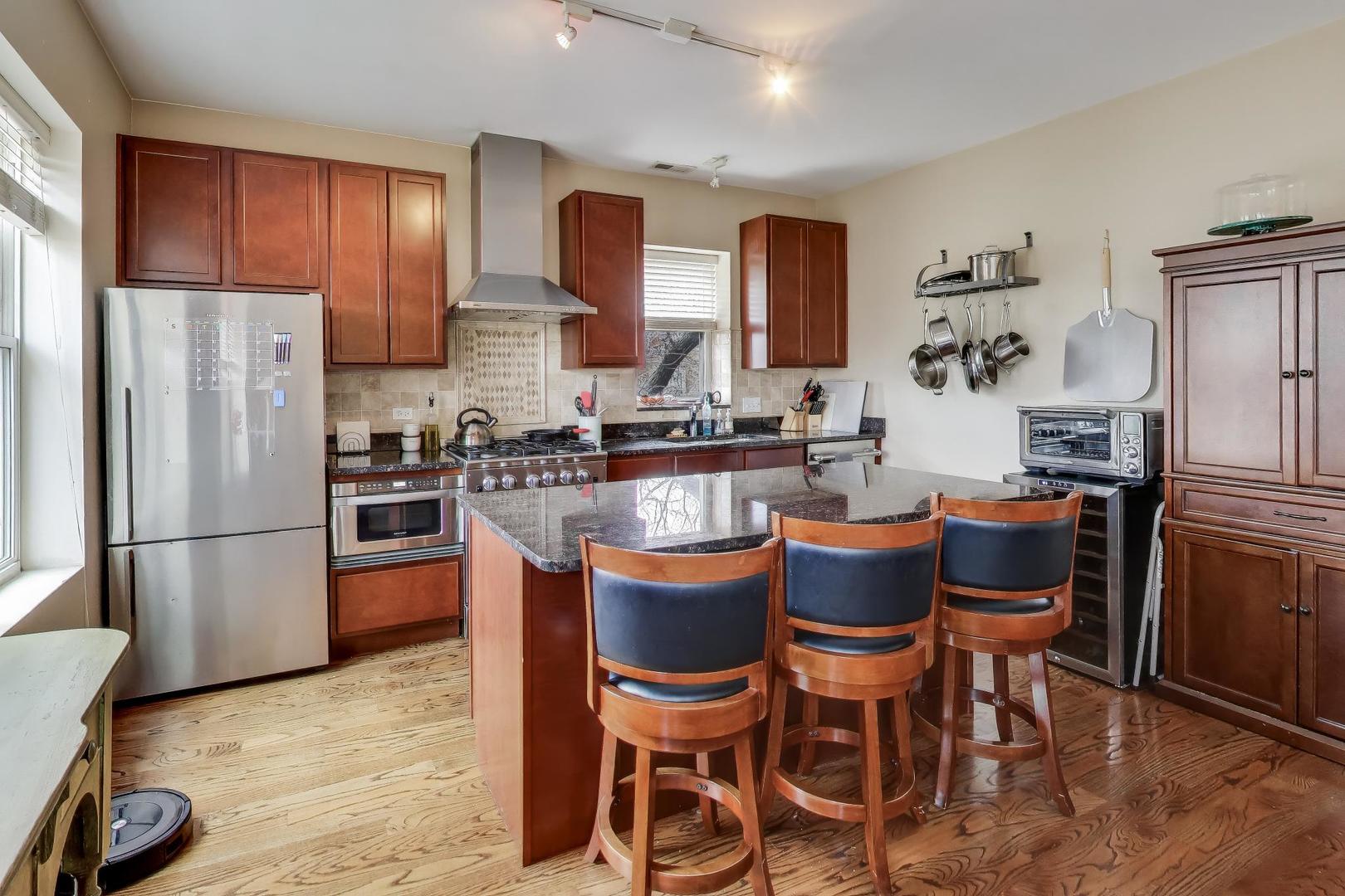 1624 West Grace Street, Unit 3 Chicago, IL 60613 - Photo 5 of 15