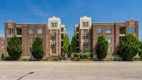 $349,000 | 450 East Ohio Street, Unit 207, Indianapolis, IN 46204