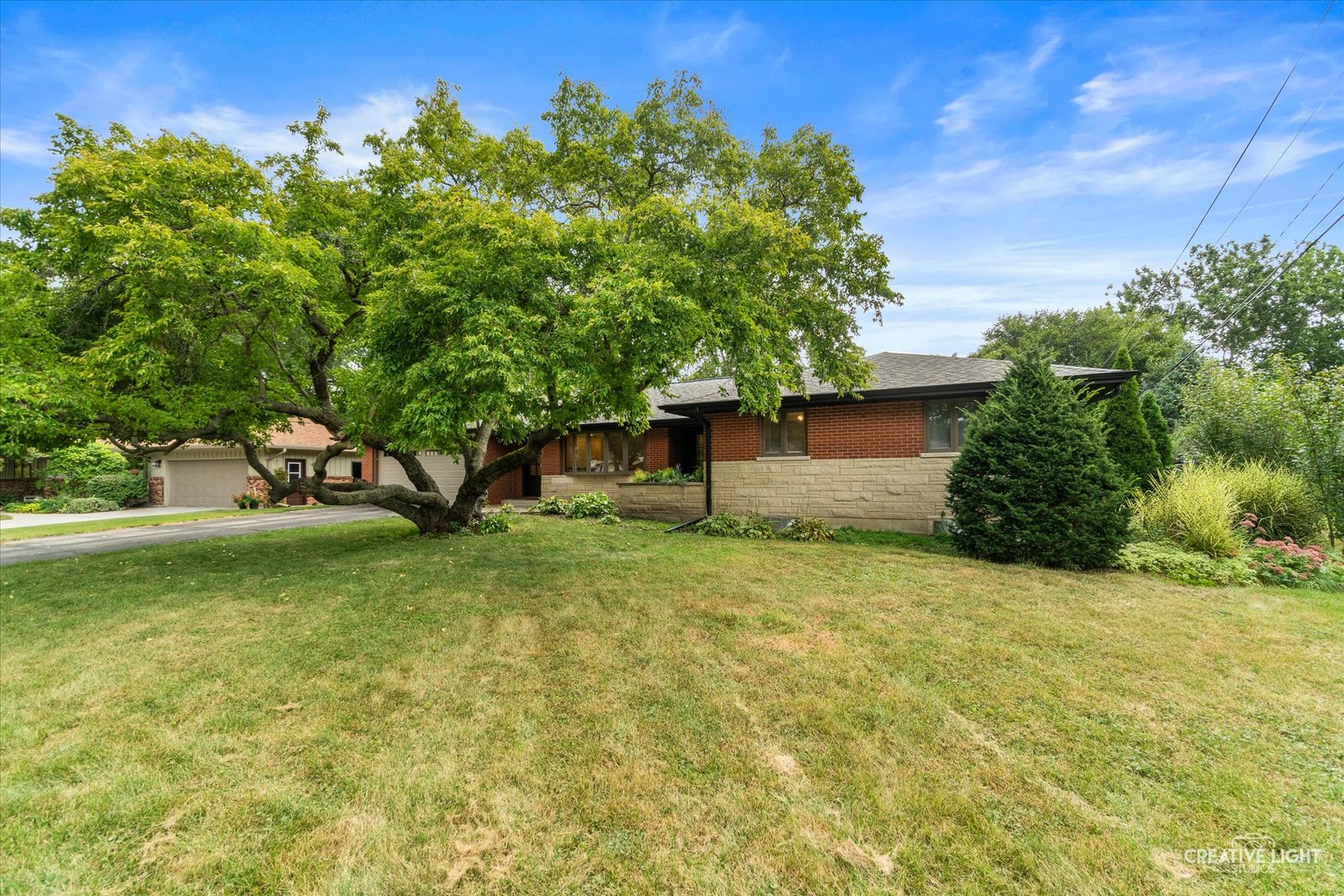 390 L R A Drive Aurora, IL 60506 - Photo 2 of 40 Gallery Image 2