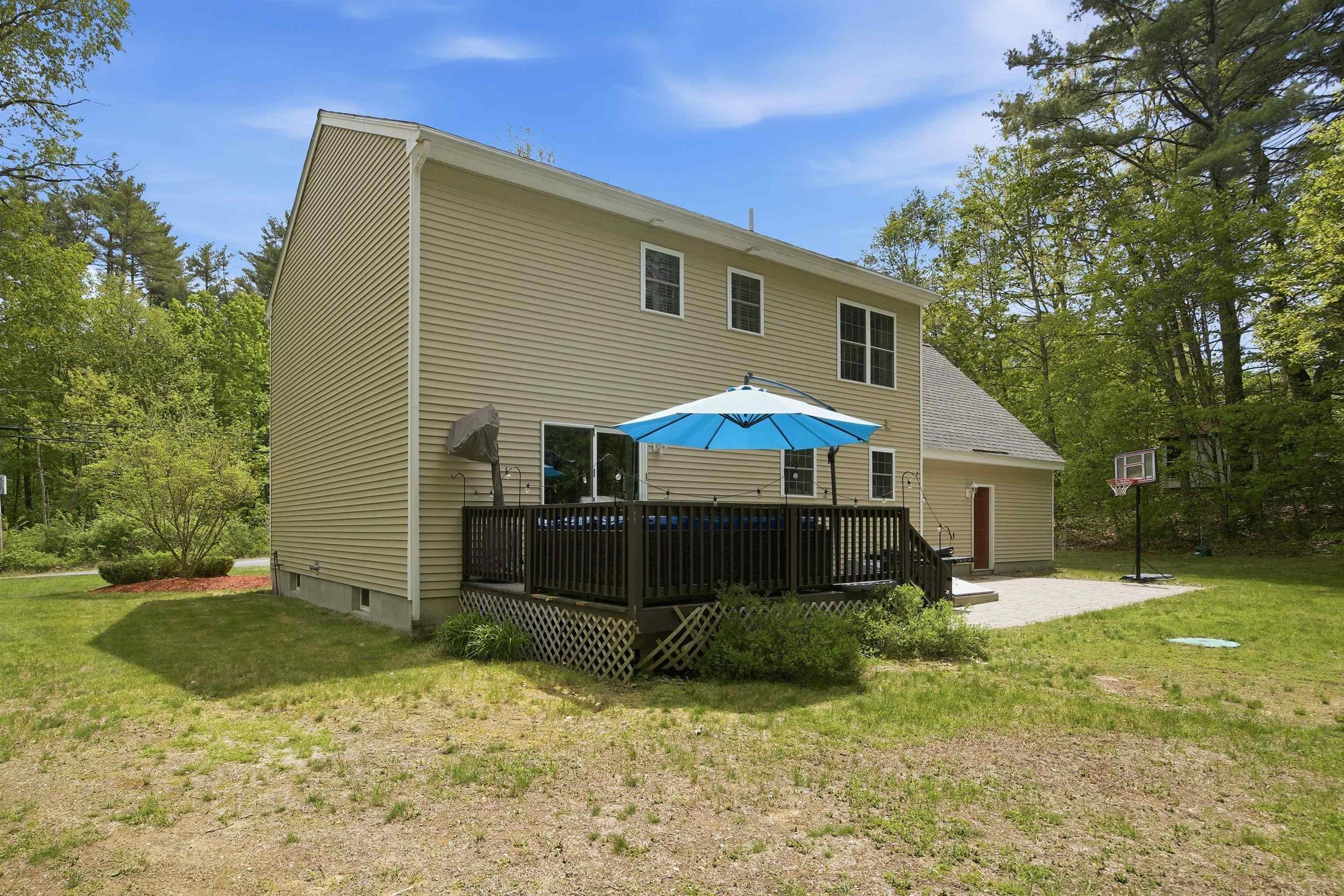 144 Mountain Road Goffstown, NH 03045 - Photo 4 of 47