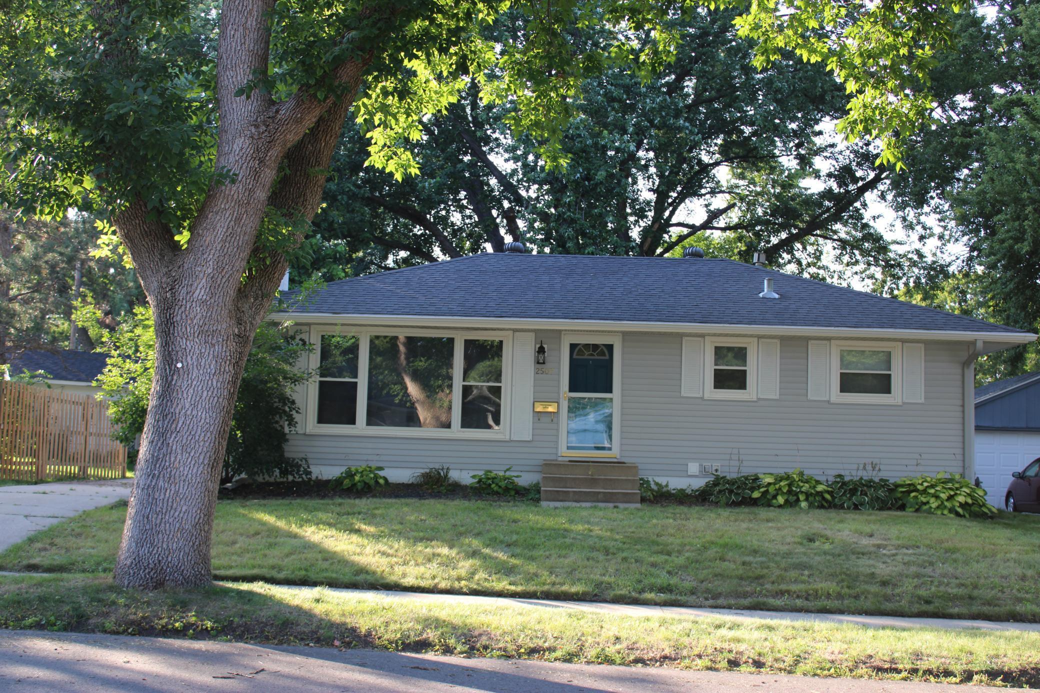 2507 24th Avenue Northwest Rochester, MN 55901 - Photo 5 of 42 Gallery Image 5