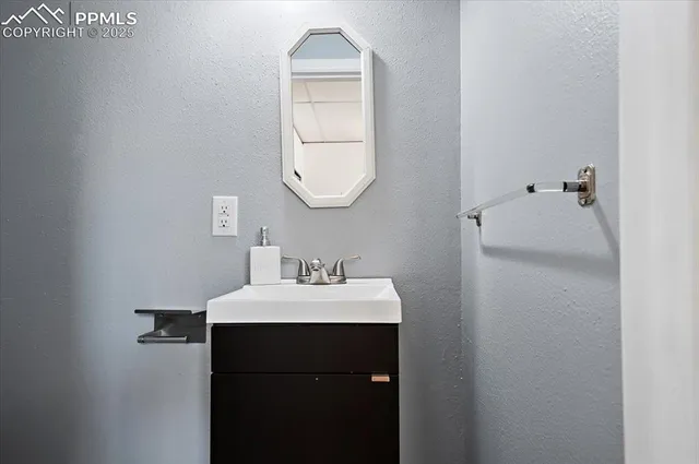 $390,000 | 817 Grand Boulevard, Colorado Springs, CO 80911