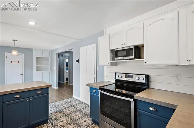 $390,000 | 817 Grand Boulevard, Colorado Springs, CO 80911