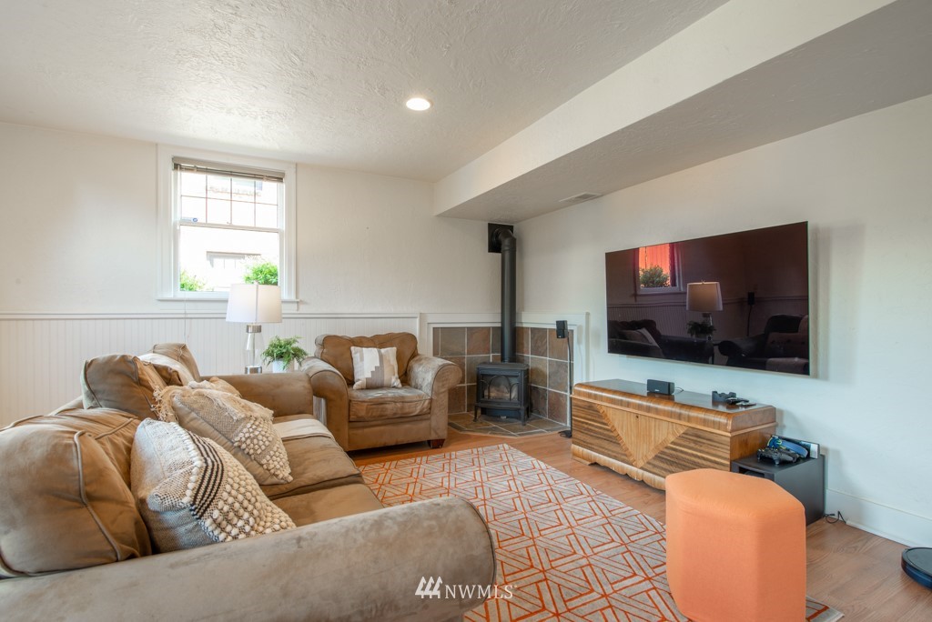 3011 West Viewmont Way West Seattle, WA 98199 - Photo 22 of 28 a living room with furniture and a flat screen tv