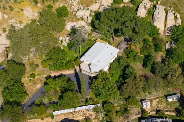 a view of a backyard of the house
