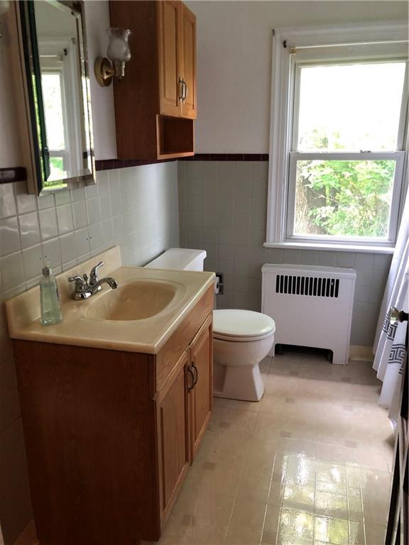 154 Bellevue Road Pittsburgh, PA 15229 - Photo 14 of 25 Full bathroom located on main floor.