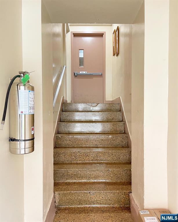 2205 North Central Road, Unit 3D Fort Lee, NJ 07024 - Photo 2 of 29 a view of entryway