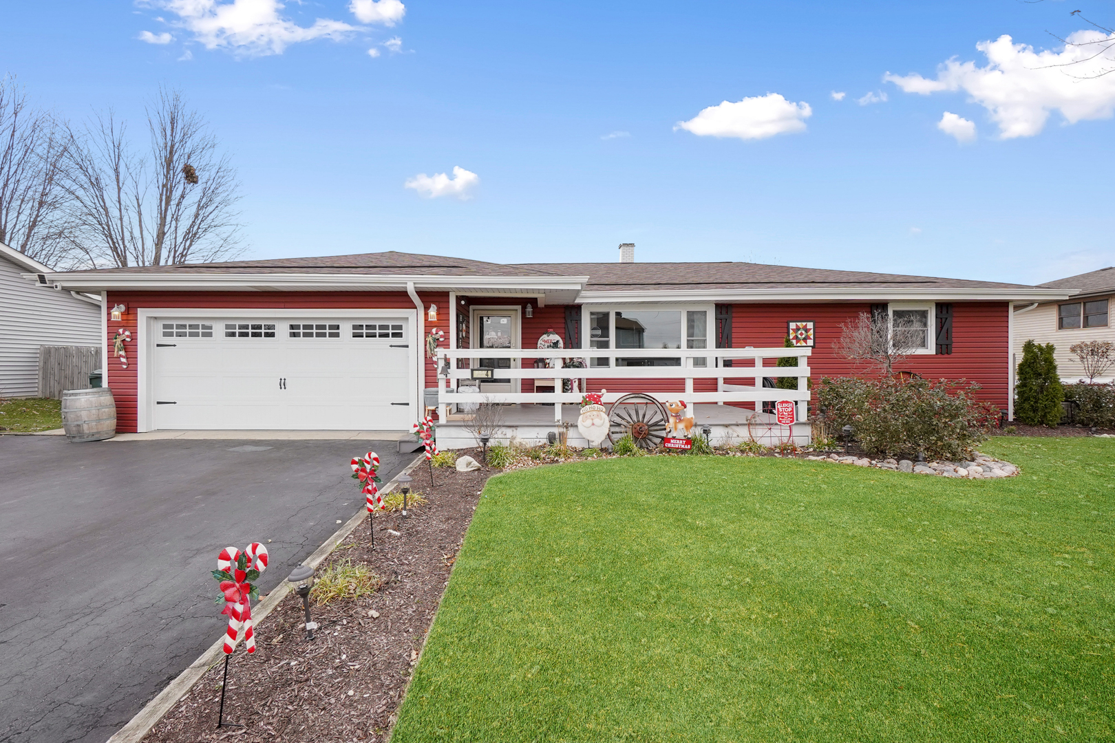 1014 Southgate Road New Lenox, IL 60451 - Photo 1 of 18 a front view of a house with garden