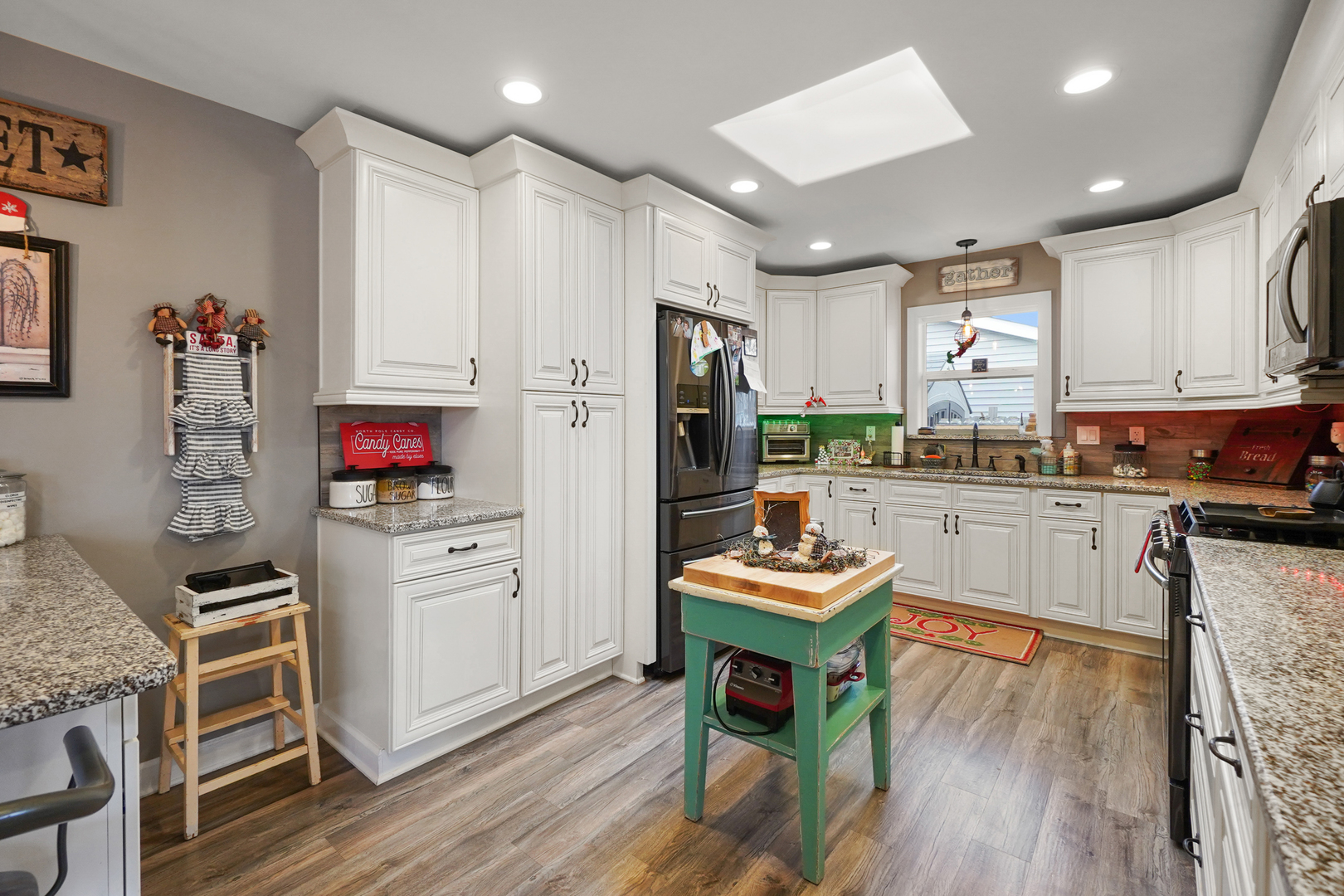 1014 Southgate Road New Lenox, IL 60451 - Photo 4 of 18 a kitchen with cabinets and wooden floor