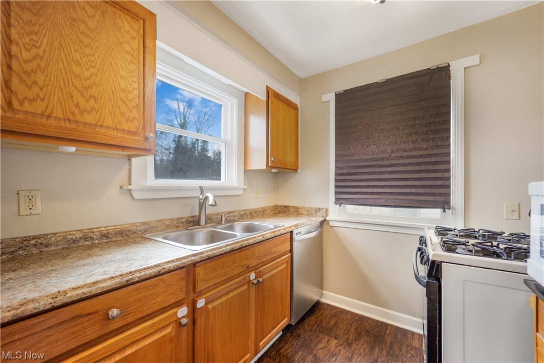 2605 Milton Road Cleveland, OH 44118 - Photo 3 of 44 Gallery Image 3