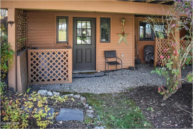 $595,000 | 10 C Hummingbird Circle, Horicon, NY 12808