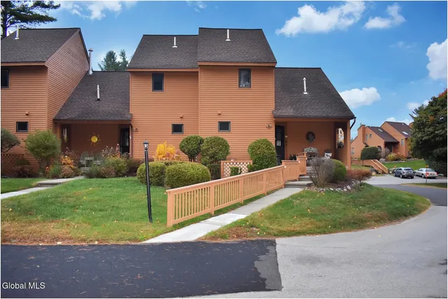 $595,000 | 10 C Hummingbird Circle, Horicon, NY 12808