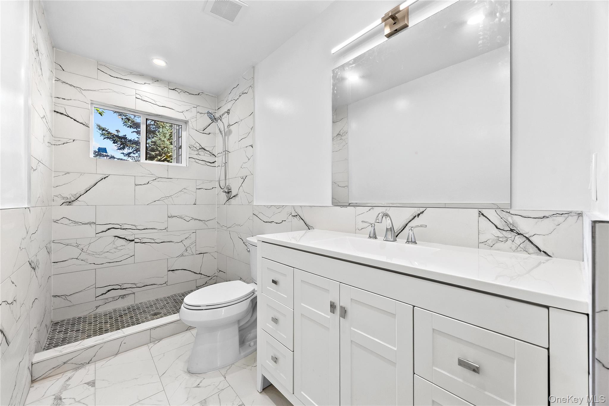 2 Circle Drive Syosset, NY 11791 - Photo 16 of 43
