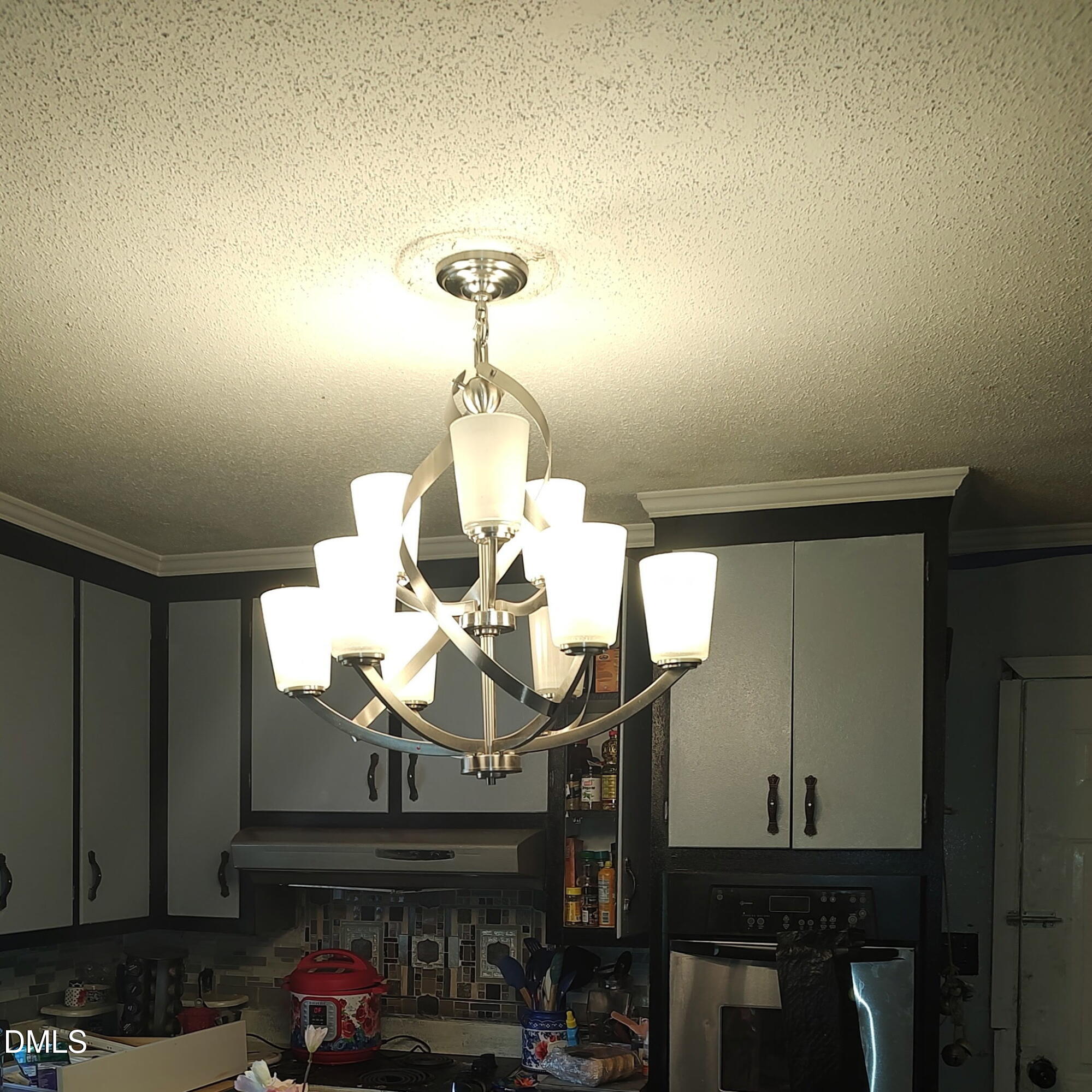 2641 South Nc 87 Graham, NC 27253 - Photo 10 of 17 a vase of flowers sitting on a table