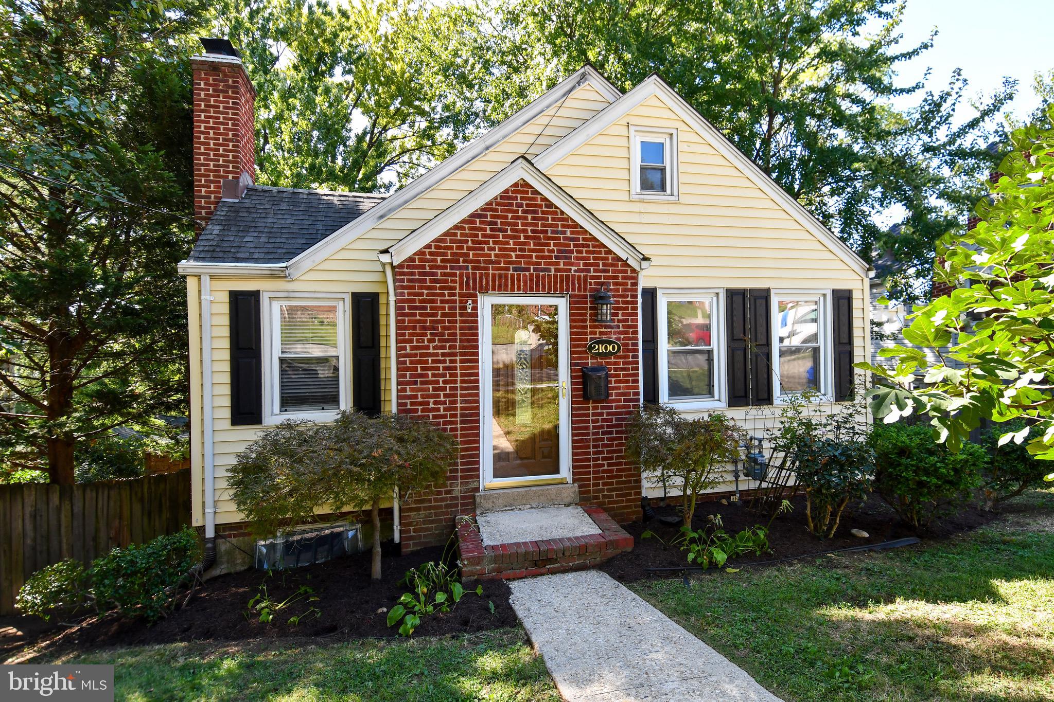 2100 South Quebec Street Arlington, VA 22204 - Photo 1 of 36 a view of a house with a yard and plants
