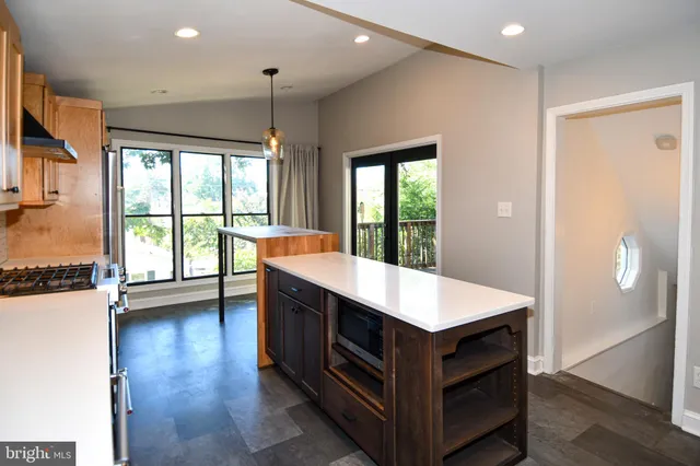 $719,000 | 2100 South Quebec Street, Arlington, VA 22204