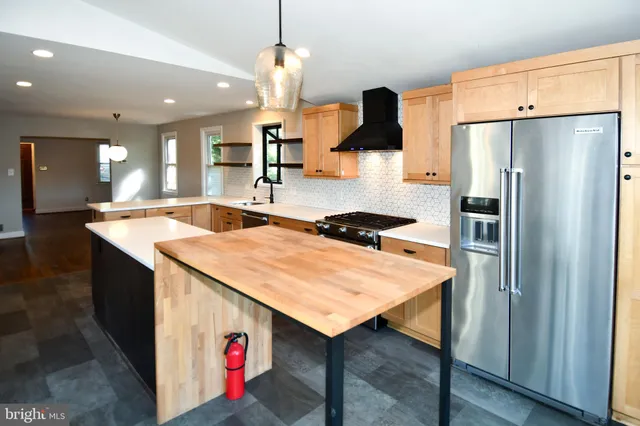 $719,000 | 2100 South Quebec Street, Arlington, VA 22204