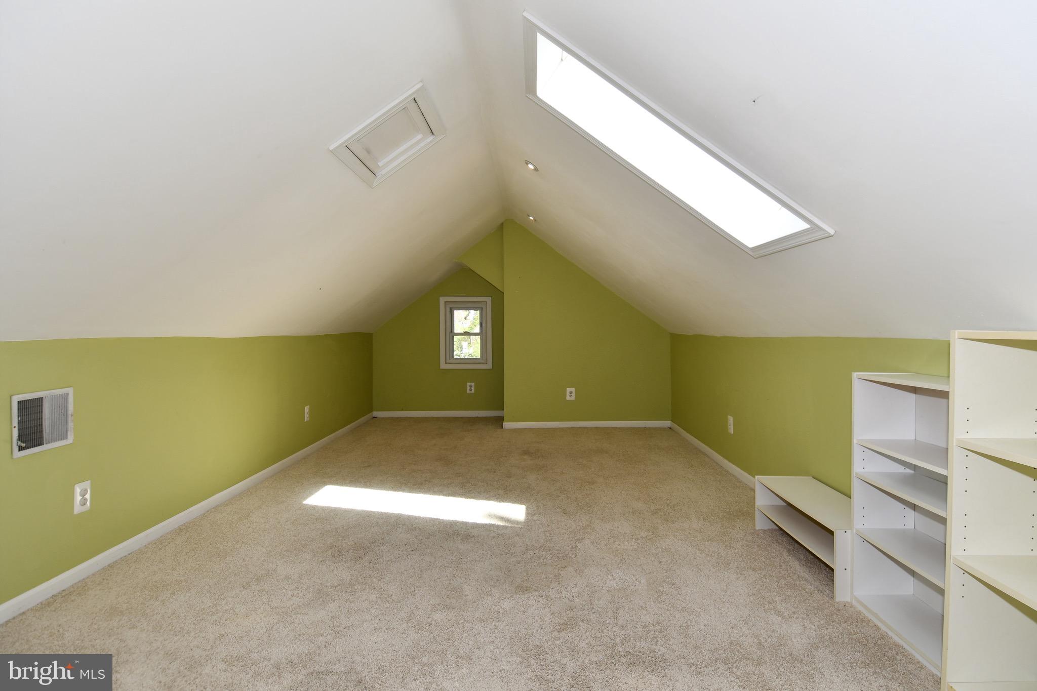2100 South Quebec Street Arlington, VA 22204 - Photo 27 of 36 a view of empty room with window