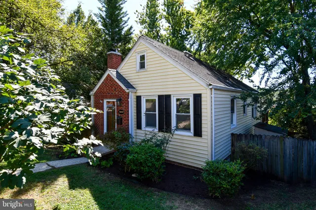 $719,000 | 2100 South Quebec Street, Arlington, VA 22204