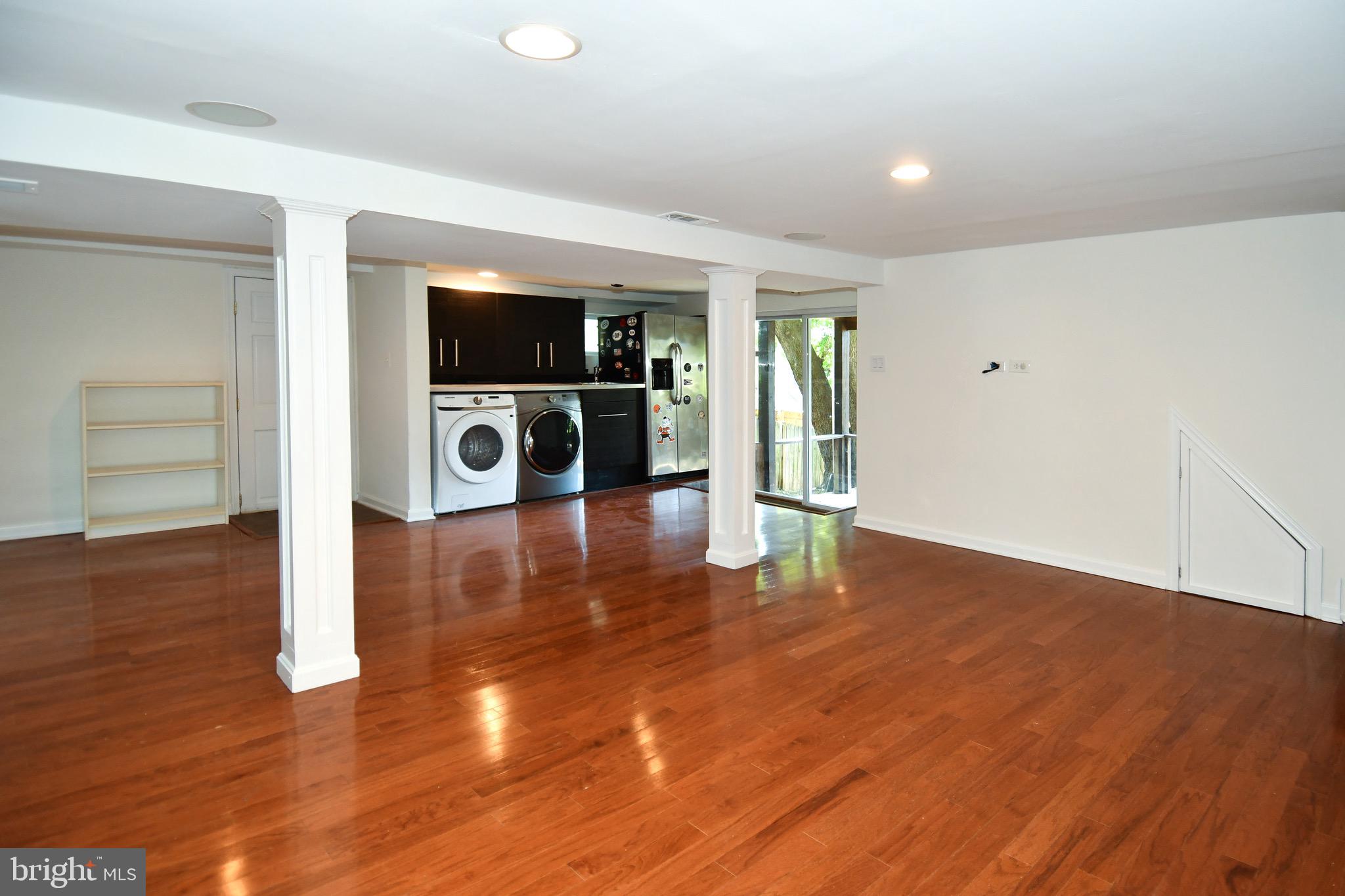 2100 South Quebec Street Arlington, VA 22204 - Photo 31 of 36 a view of a livingroom with wooden floor