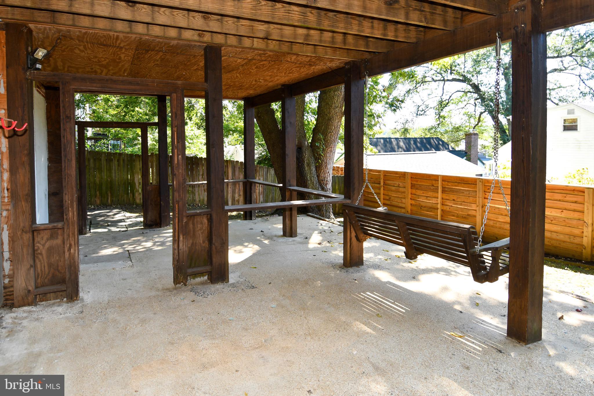 2100 South Quebec Street Arlington, VA 22204 - Photo 34 of 36 a view of a chairs under an umbrella