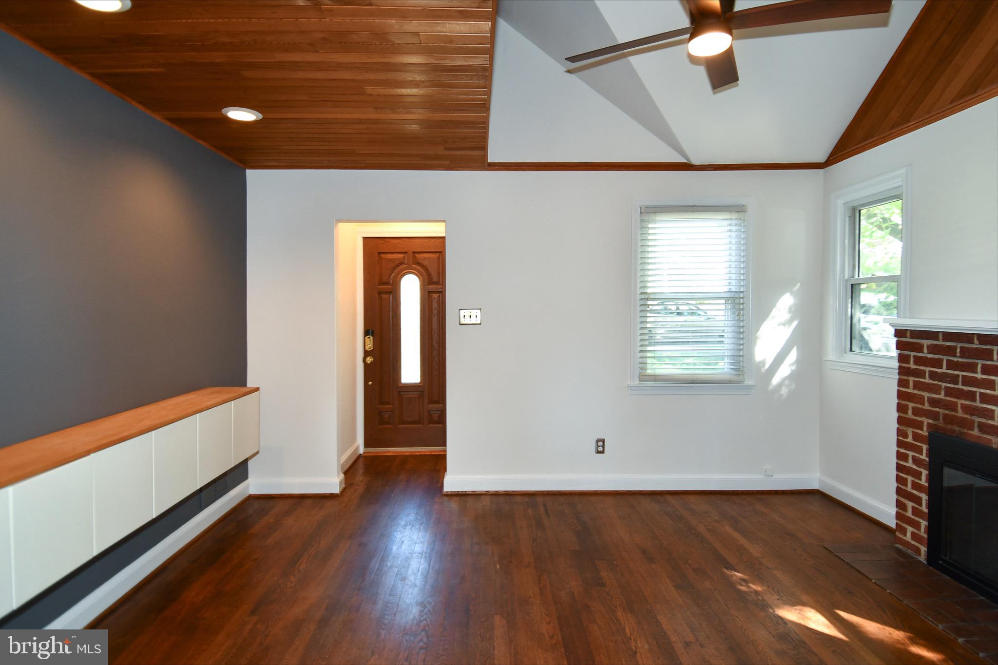 2100 South Quebec Street Arlington, VA 22204 - Photo 5 of 36 wooden floor in an empty room with a window