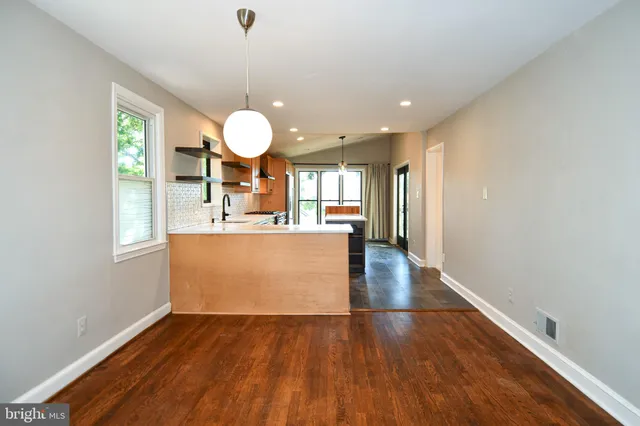 $719,000 | 2100 South Quebec Street, Arlington, VA 22204