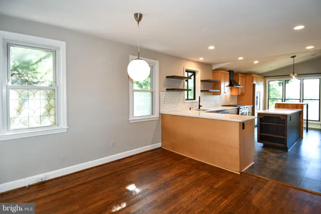 $719,000 | 2100 South Quebec Street, Arlington, VA 22204