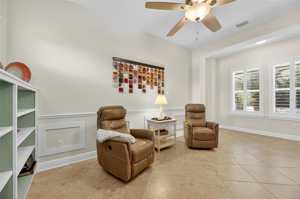 6903 Crestpoint Drive Apollo Beach, FL 33572 - Photo 15 of 95 a living room with furniture