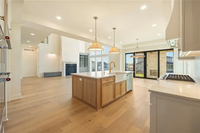 $1,199,900 | 16800 Parkhill Street, Overland Park, KS 66221