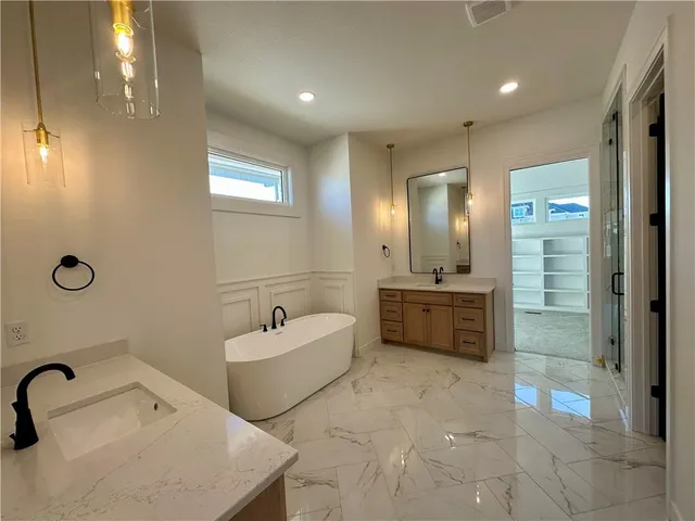 $1,199,900 | 16800 Parkhill Street, Overland Park, KS 66221