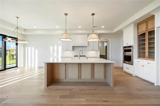 $1,199,900 | 16800 Parkhill Street, Overland Park, KS 66221