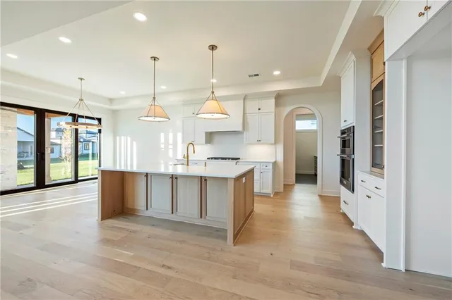 $1,199,900 | 16800 Parkhill Street, Overland Park, KS 66221