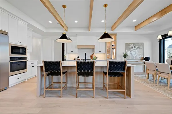 $1,139,900 | 16800 Parkhill Street, Overland Park, KS 66221