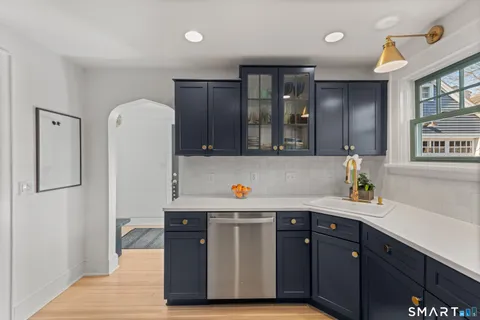 $750,000 | 984 Valley Road, Fairfield, CT 06825