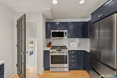 $750,000 | 984 Valley Road, Fairfield, CT 06825