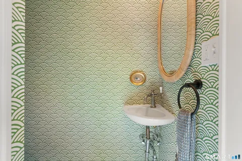 $750,000 | 984 Valley Road, Fairfield, CT 06825