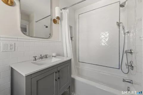 $750,000 | 984 Valley Road, Fairfield, CT 06825